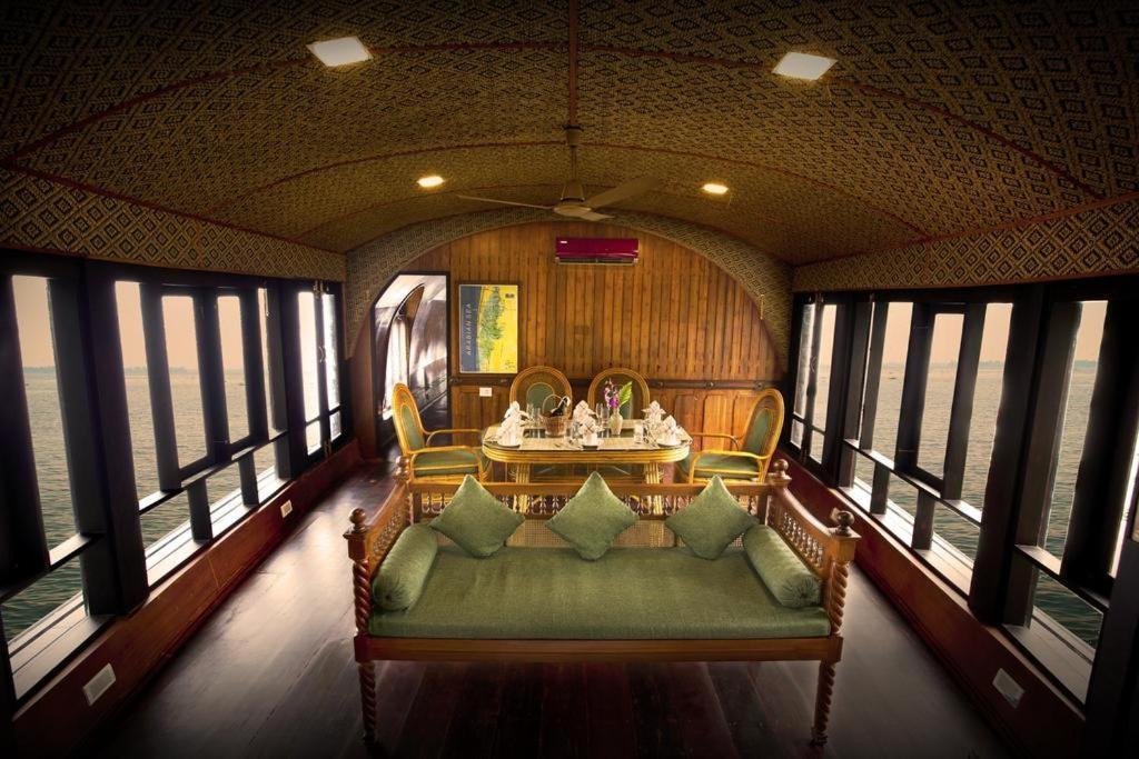 Vivaresidence Homestay Alappuzha Exteriör bild